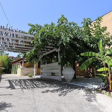 Madlen Apartments Nea Skioni Exteriér fotografie
