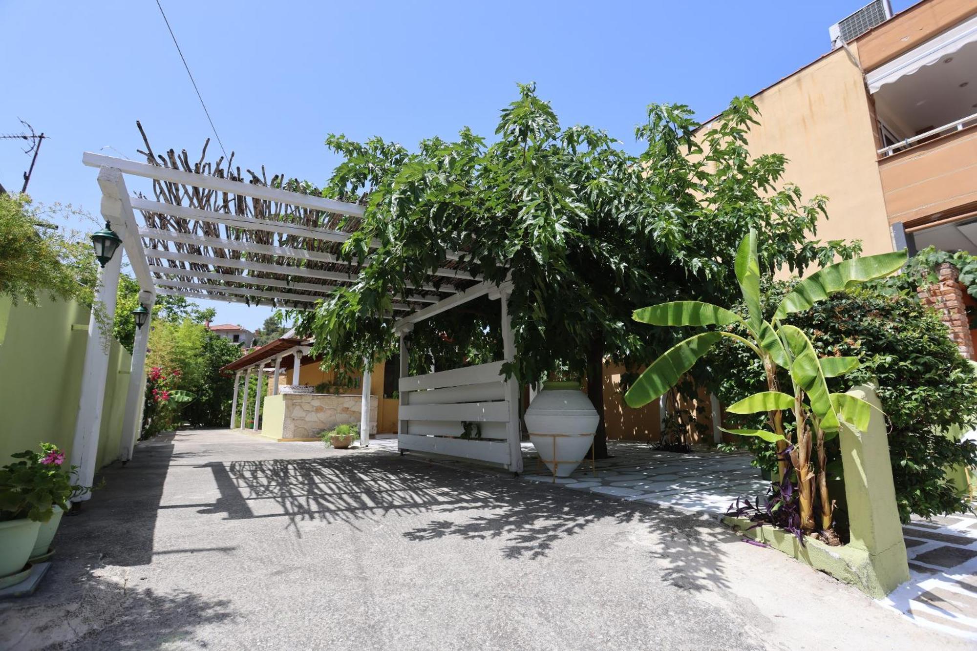 Madlen Apartments Nea Skioni Exteriér fotografie